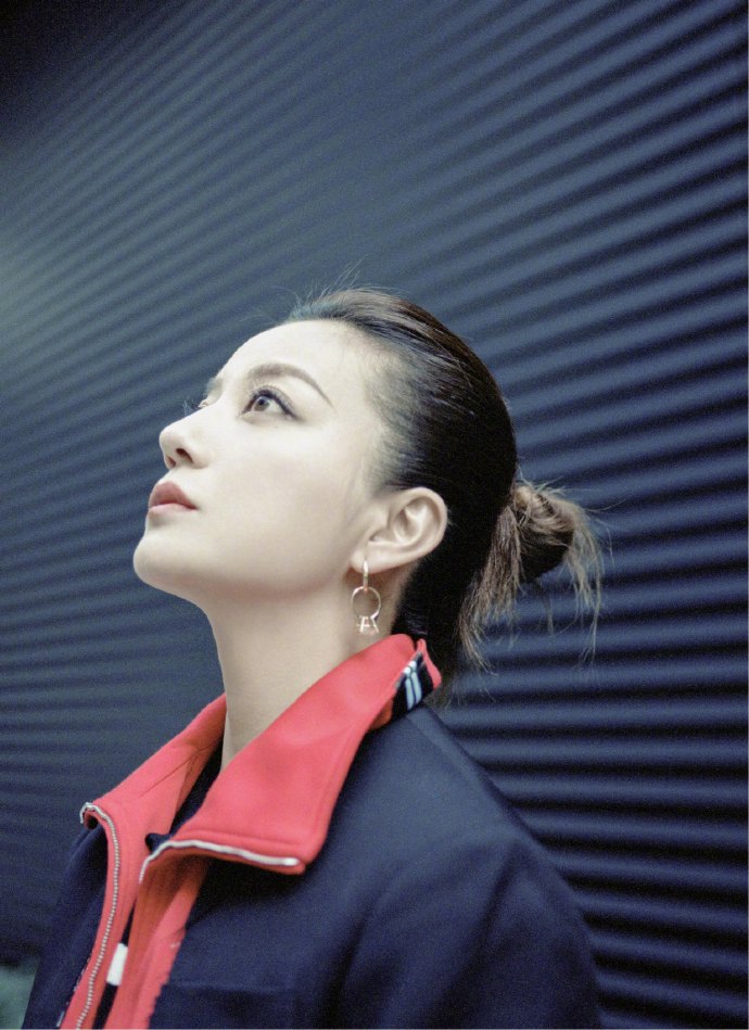 中国明星美女赵薇英伦风街拍图片