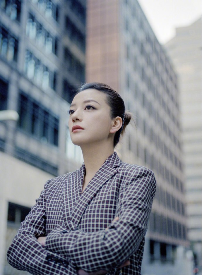 中国明星美女赵薇英伦风街拍图片