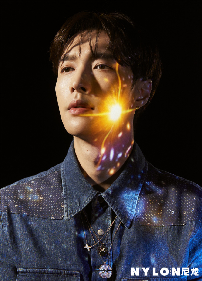 中国男明星张艺兴NYLON尼龙星空大片图片