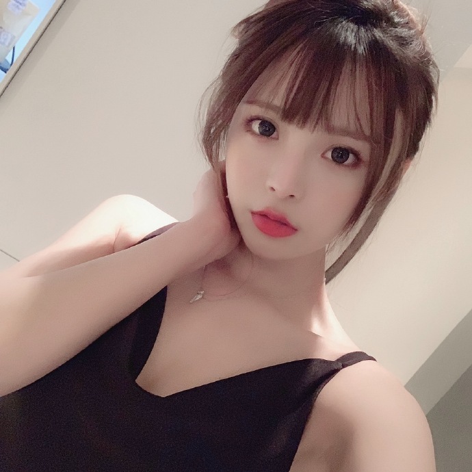 国产美女自拍照高颜值图片