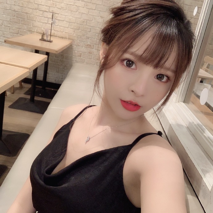 国产美女自拍照高颜值图片