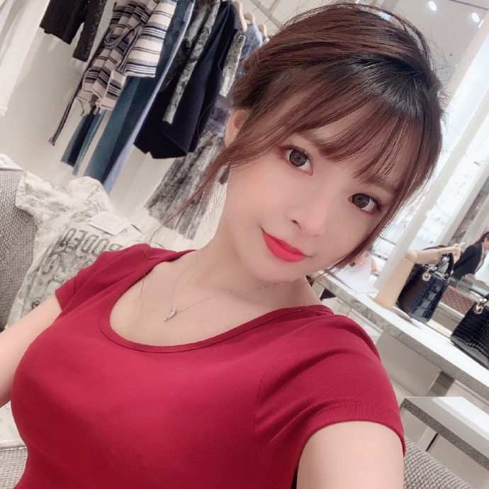 国产美女自拍照高颜值图片