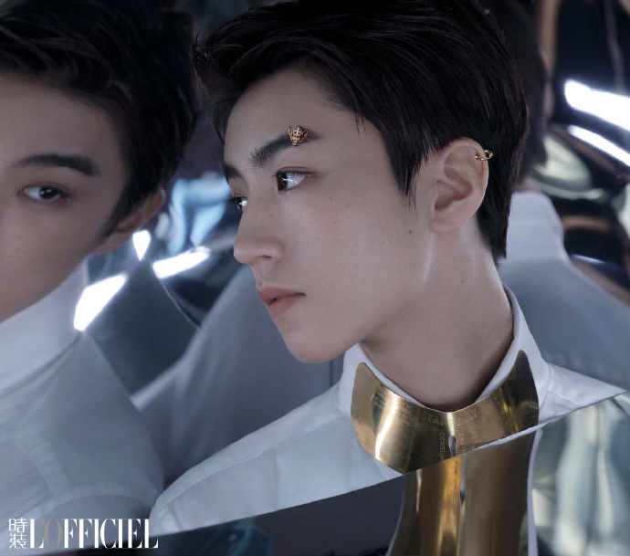 中国男明星tfboys王俊凯图片2020时装开年刊封面