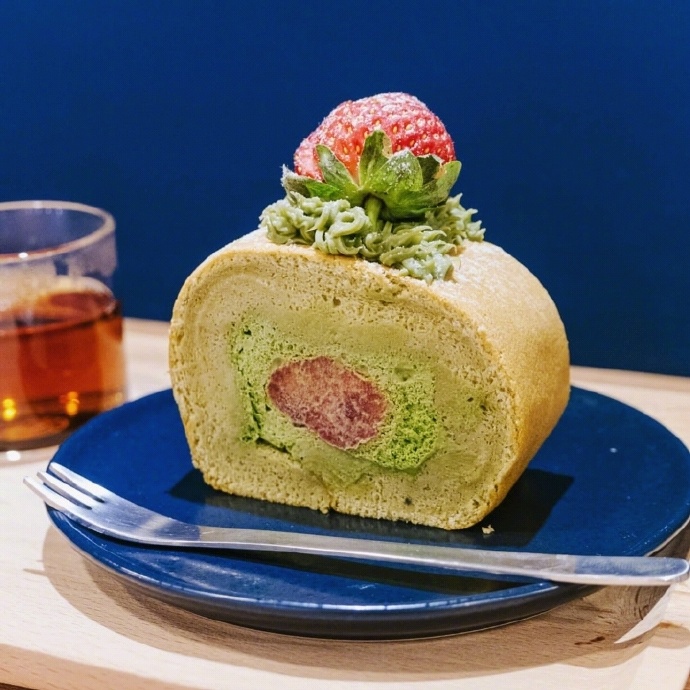 诱人的抹茶味甜点蛋糕图片