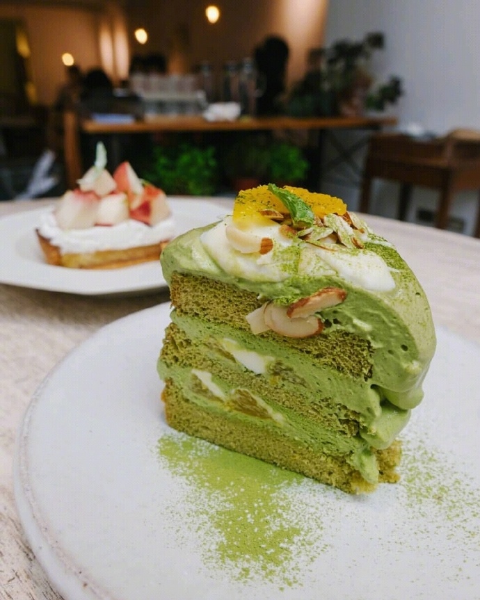 诱人的抹茶味甜点蛋糕图片