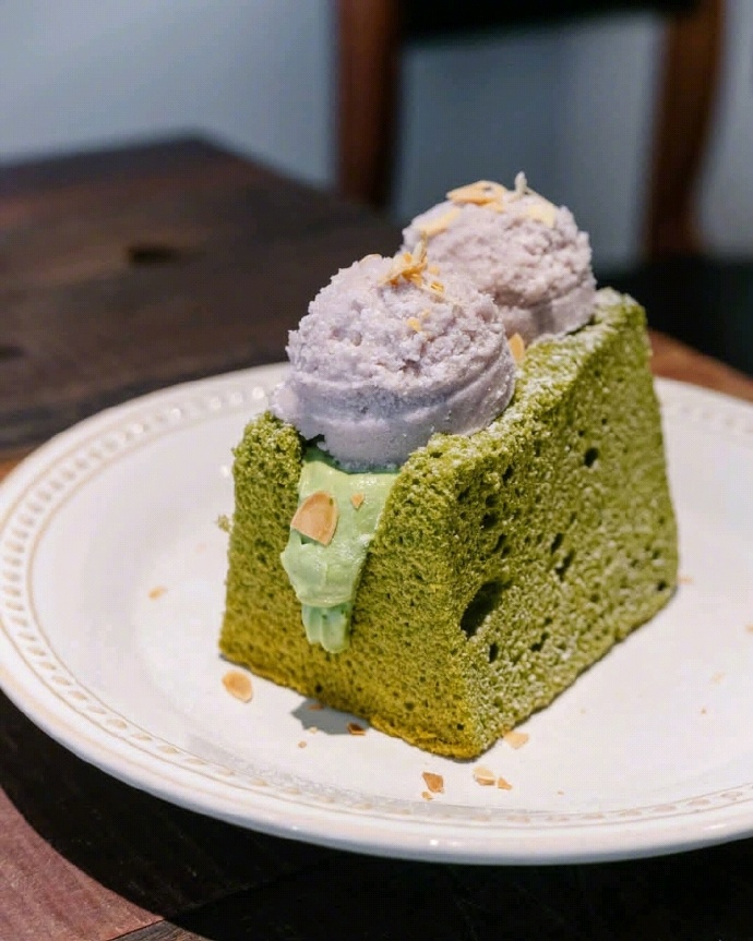 诱人的抹茶味甜点蛋糕图片