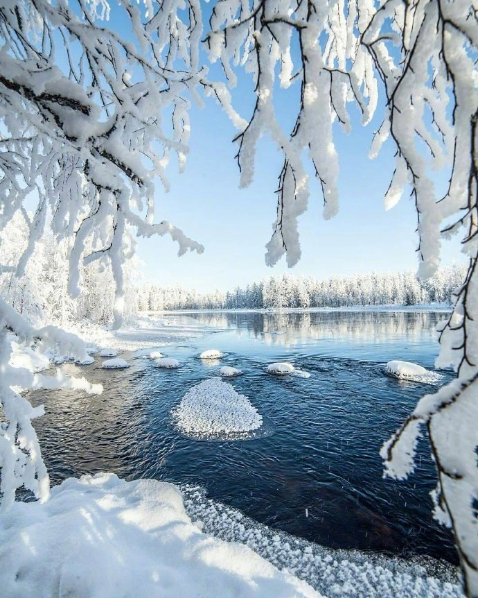 芬兰旅游大雪纷飞梦幻的雪白世界图片