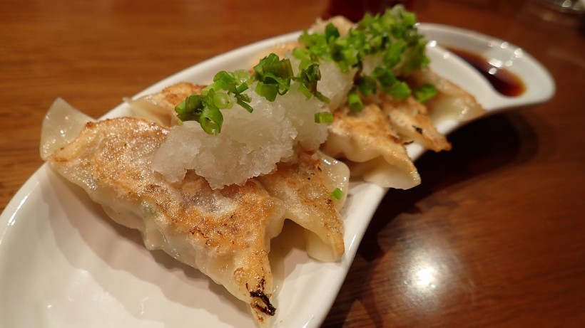 特色传统小吃金黄酥脆的煎饺图片