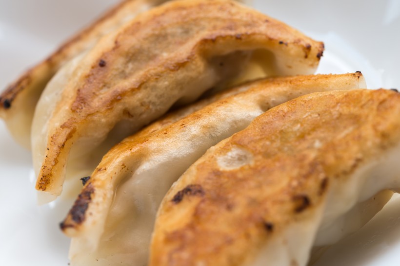 特色传统小吃金黄酥脆的煎饺图片