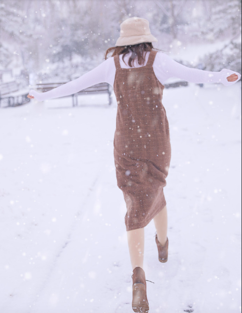 日系画风清纯mm美女下雪天唯美写真图片