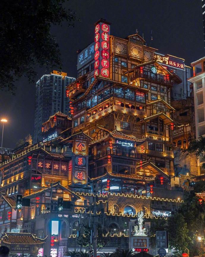 繁华的重庆洪崖洞夜晚风景图片
