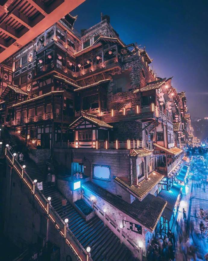 繁华的重庆洪崖洞夜晚风景图片