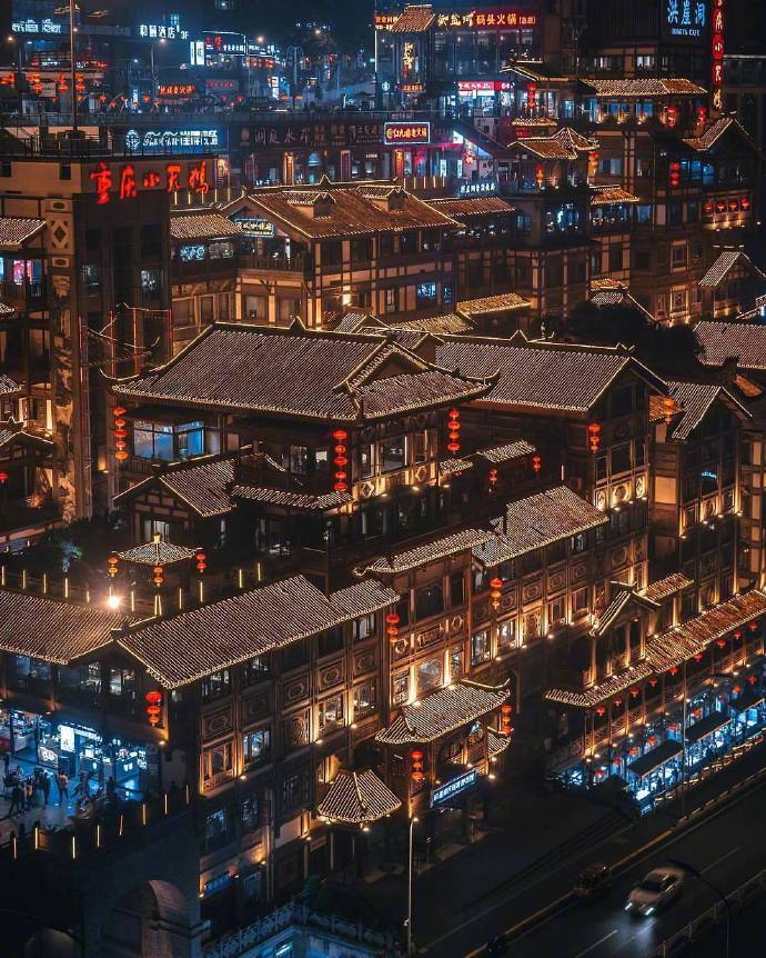 繁华的重庆洪崖洞夜晚风景图片