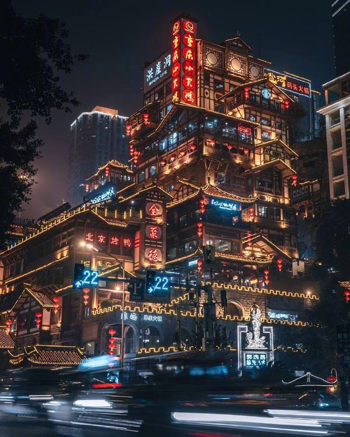 繁华的重庆洪崖洞夜晚风景图片