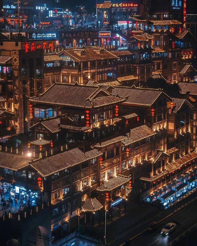 繁华的重庆洪崖洞夜晚风景图片