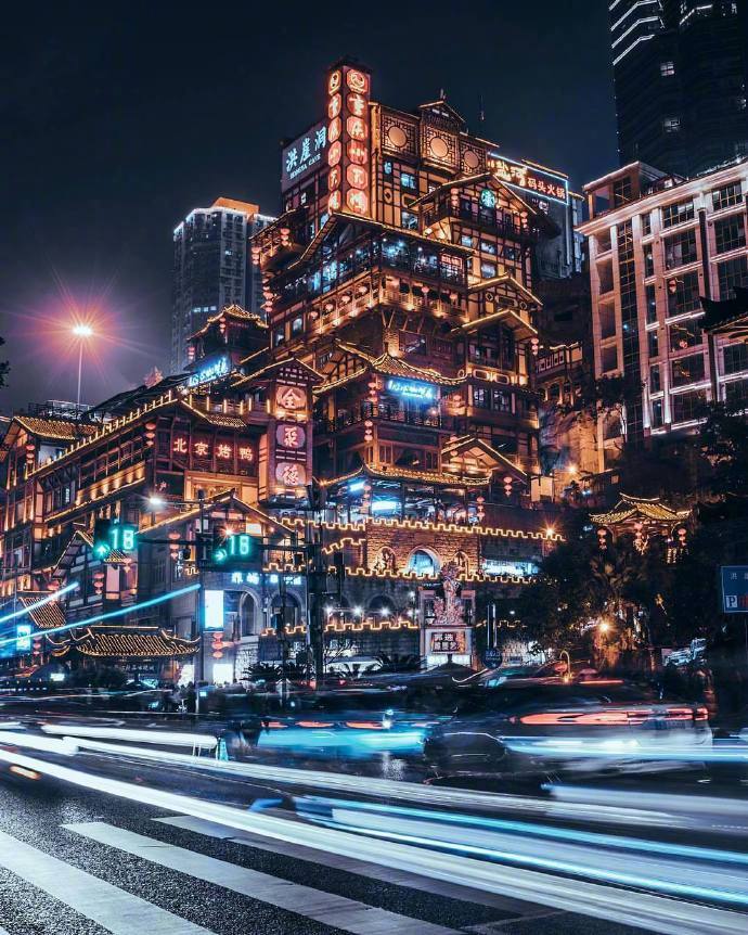 繁华的重庆洪崖洞夜晚风景图片