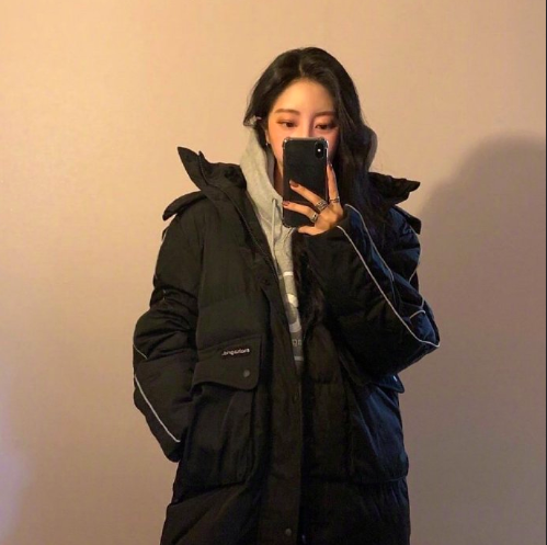 韩国美女利落的冬季搭配深色系服装搭配参考