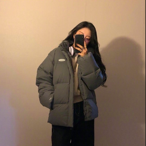 韩国美女利落的冬季搭配深色系服装搭配参考