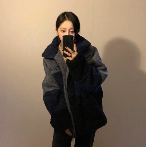 韩国美女利落的冬季搭配深色系服装搭配参考