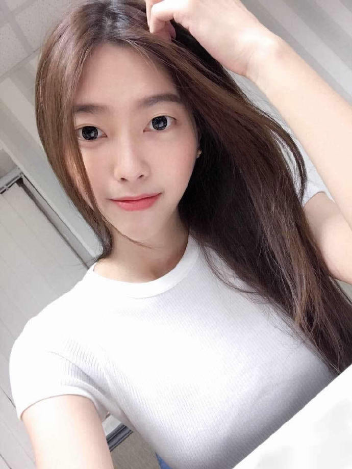 高颜值纯天然极品美女自拍照图片