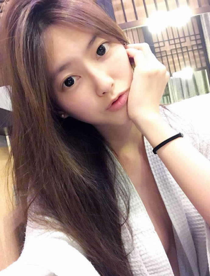 高颜值纯天然极品美女自拍照图片