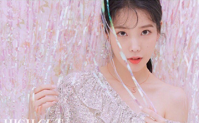 韩国美女明星IU李智恩甜美可人的小公主图片
