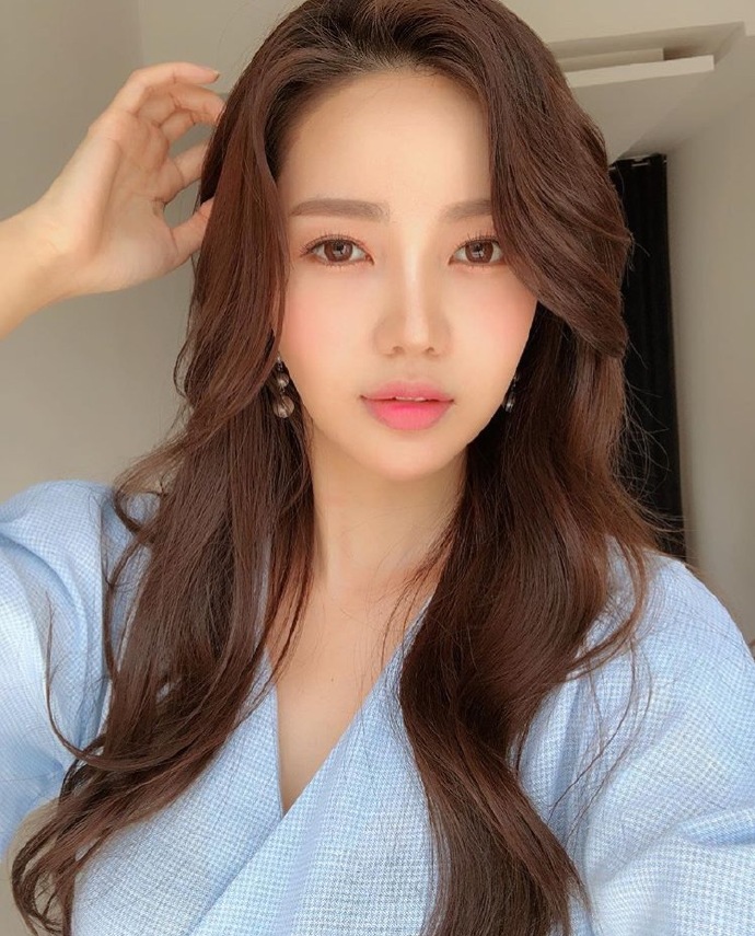 女神范网络美女自拍图片