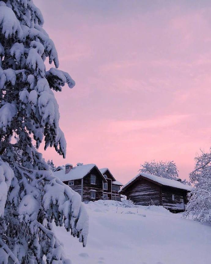 雪地里的黄昏自然风景图片