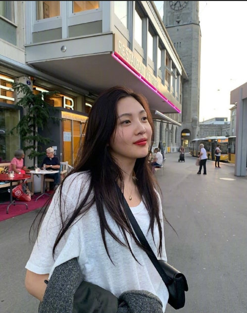 韩国美女明星朴秀荣日常生活照穿搭合集