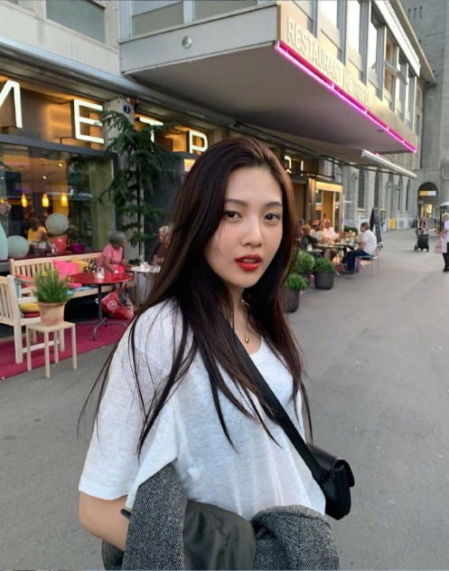 韩国美女明星朴秀荣日常生活照穿搭合集
