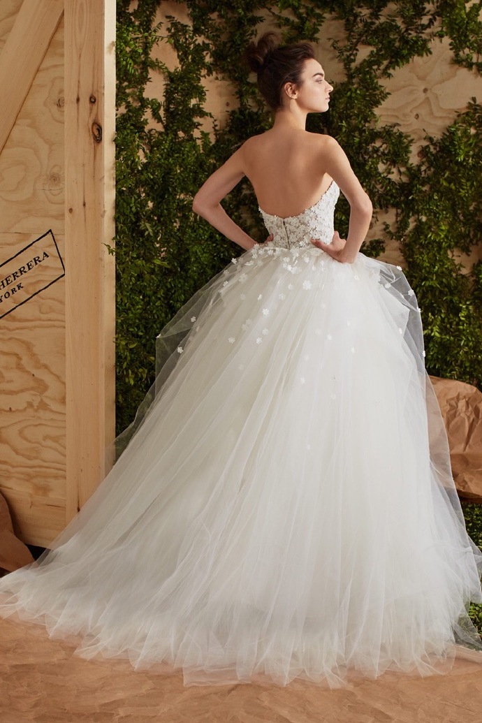 白色婚纱礼服2019年最火婚纱照图片