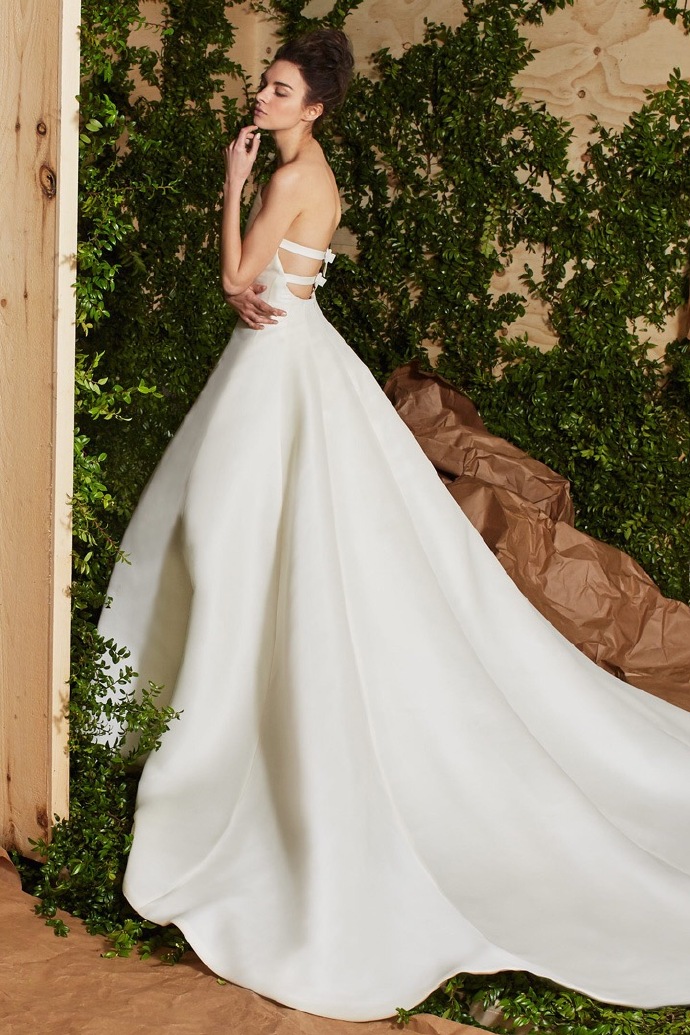 白色婚纱礼服2019年最火婚纱照图片