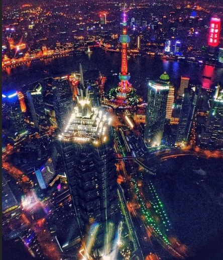 上海夜景灯光璀璨的外滩夜景图片