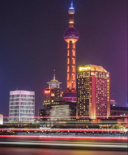 上海夜景灯光璀璨的外滩夜景图片