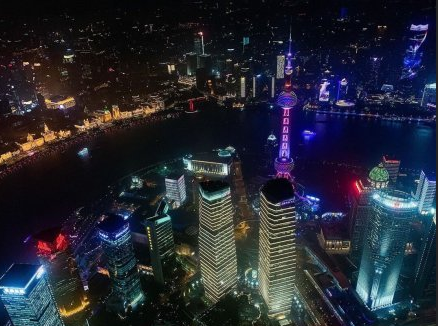 上海夜景灯光璀璨的外滩夜景图片