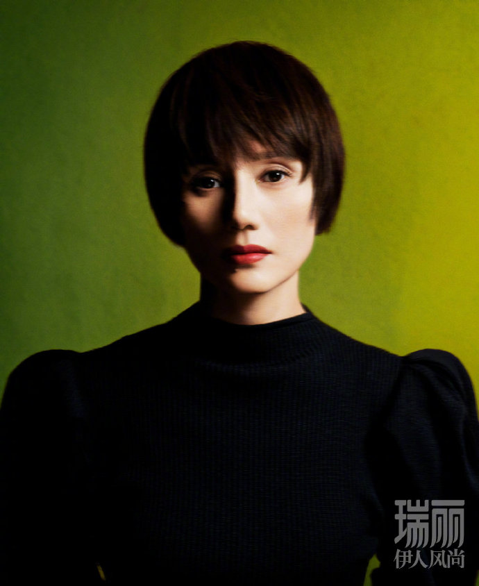 中国美女演员袁泉短发红唇登上《瑞丽》封面图片