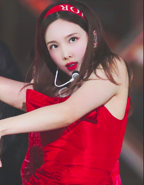 韩国美女图片 女团TWICE林娜琏图片