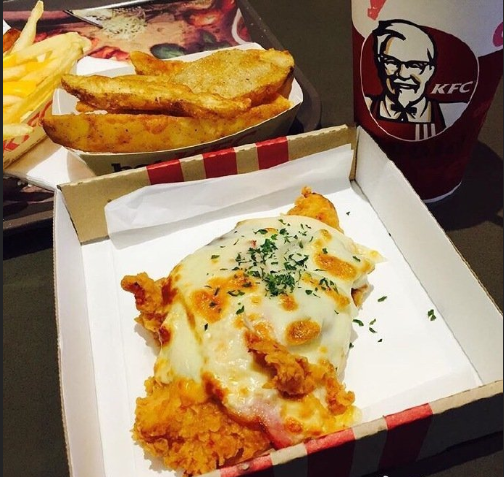 吃它高热量垃圾食品炸鸡披萨图片