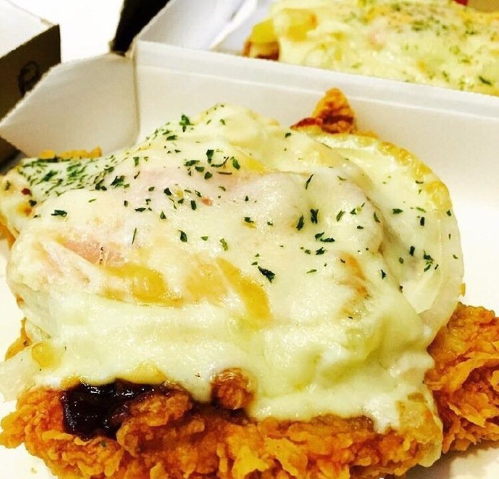  吃它高热量垃圾食品炸鸡披萨图片