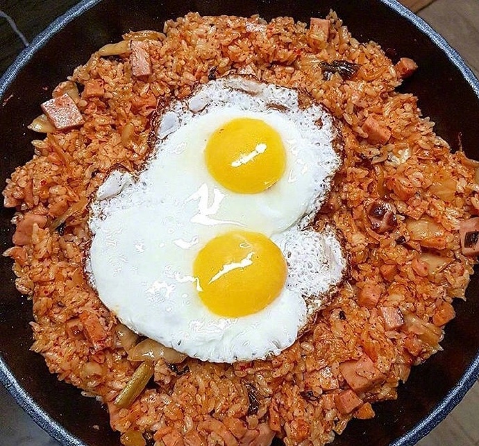 韩式料理  突然好想吃辣白菜炒饭图片