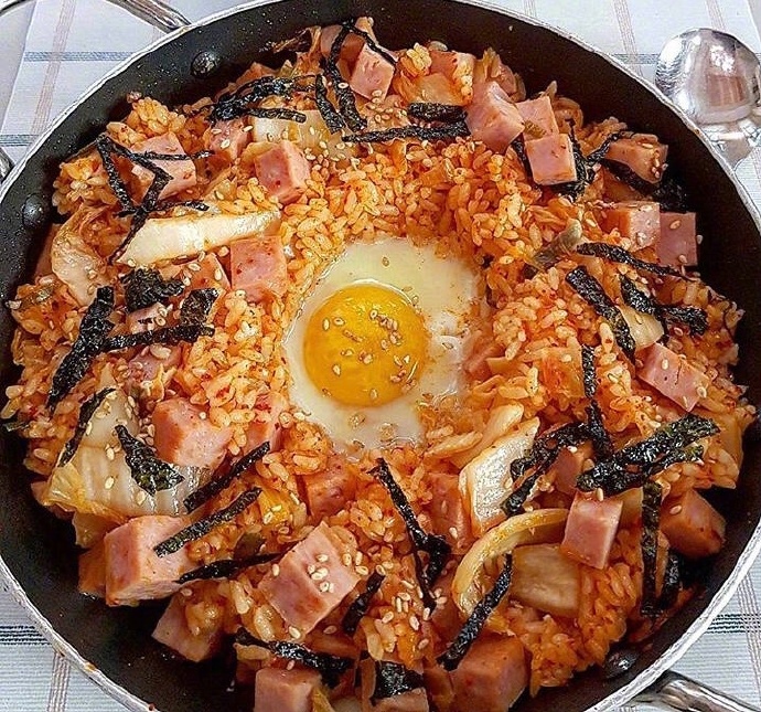 韩式料理  突然好想吃辣白菜炒饭图片