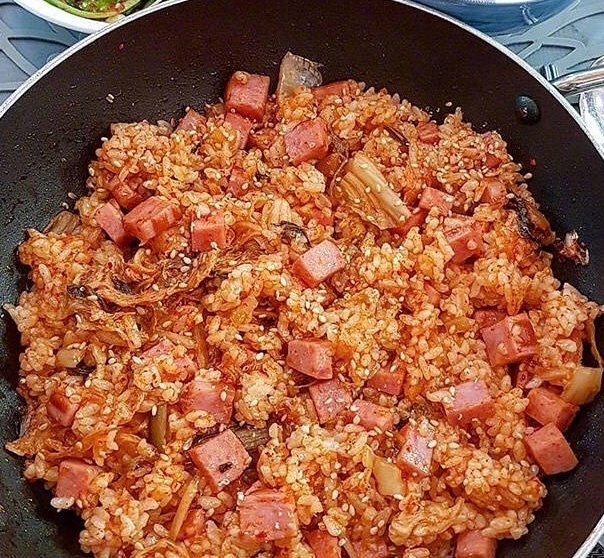 韩式料理  突然好想吃辣白菜炒饭图片