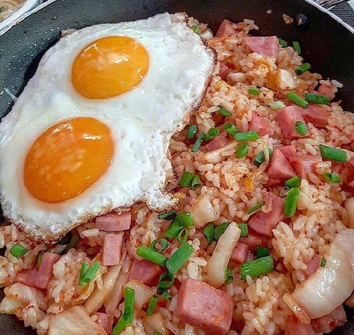 韩式料理  突然好想吃辣白菜炒饭图片