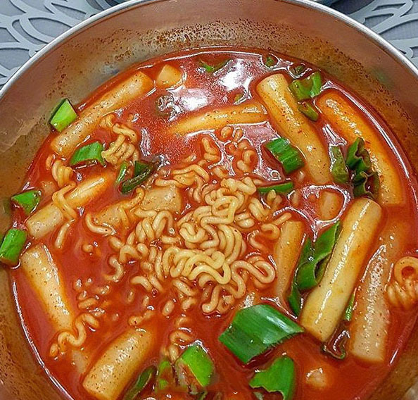 垃圾食品确实很多人的最爱需要一碗泡面来治愈我的胃