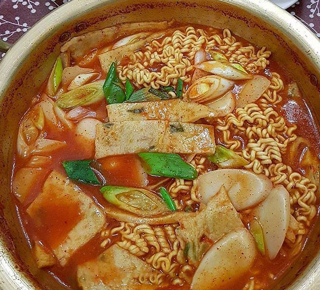 垃圾食品确实很多人的最爱需要一碗泡面来治愈我的胃