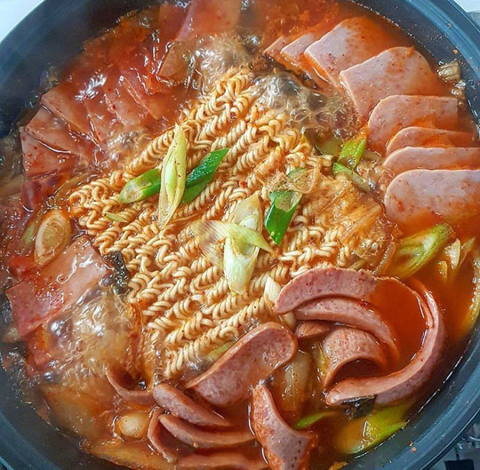 垃圾食品确实很多人的最爱需要一碗泡面来治愈我的胃