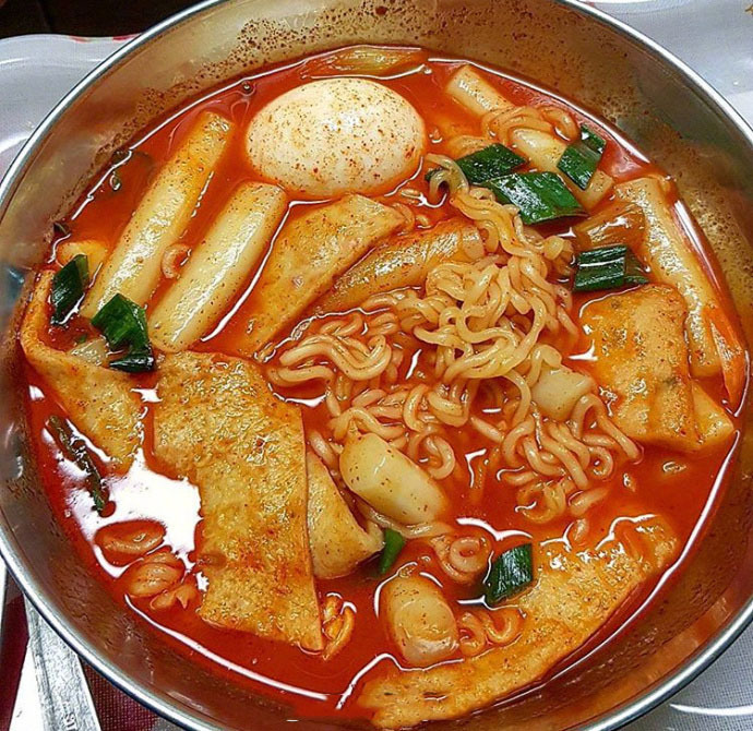 垃圾食品确实很多人的最爱需要一碗泡面来治愈我的胃