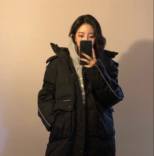 韩国美女时尚博主利落的冬日衣服颜色搭配技巧