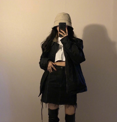 韩国美女时尚博主利落的冬日衣服颜色搭配技巧