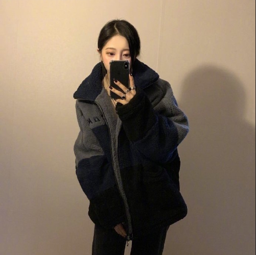 韩国美女时尚博主利落的冬日衣服颜色搭配技巧